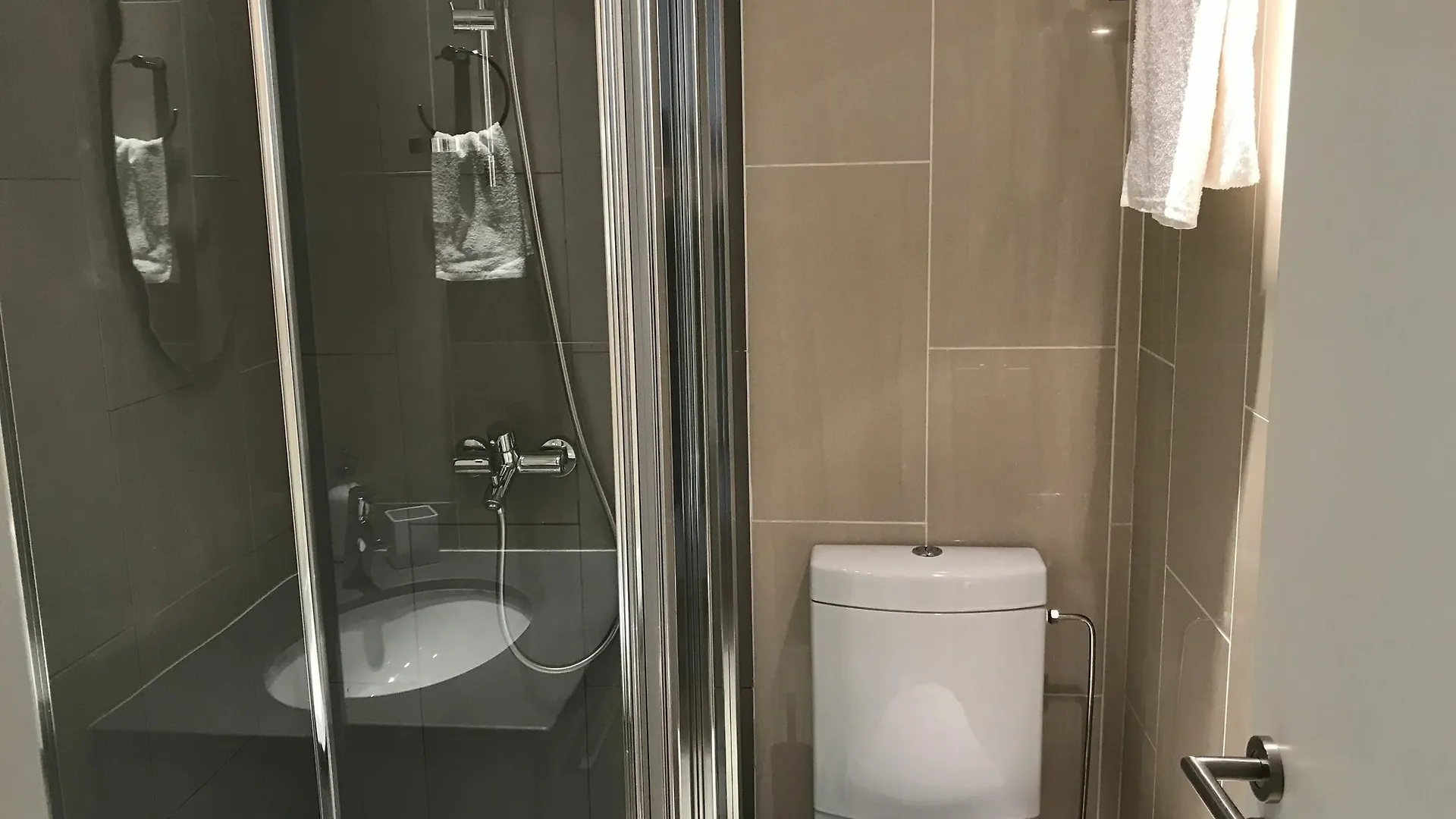 Finikoudes Luxury Apartments Larnaca