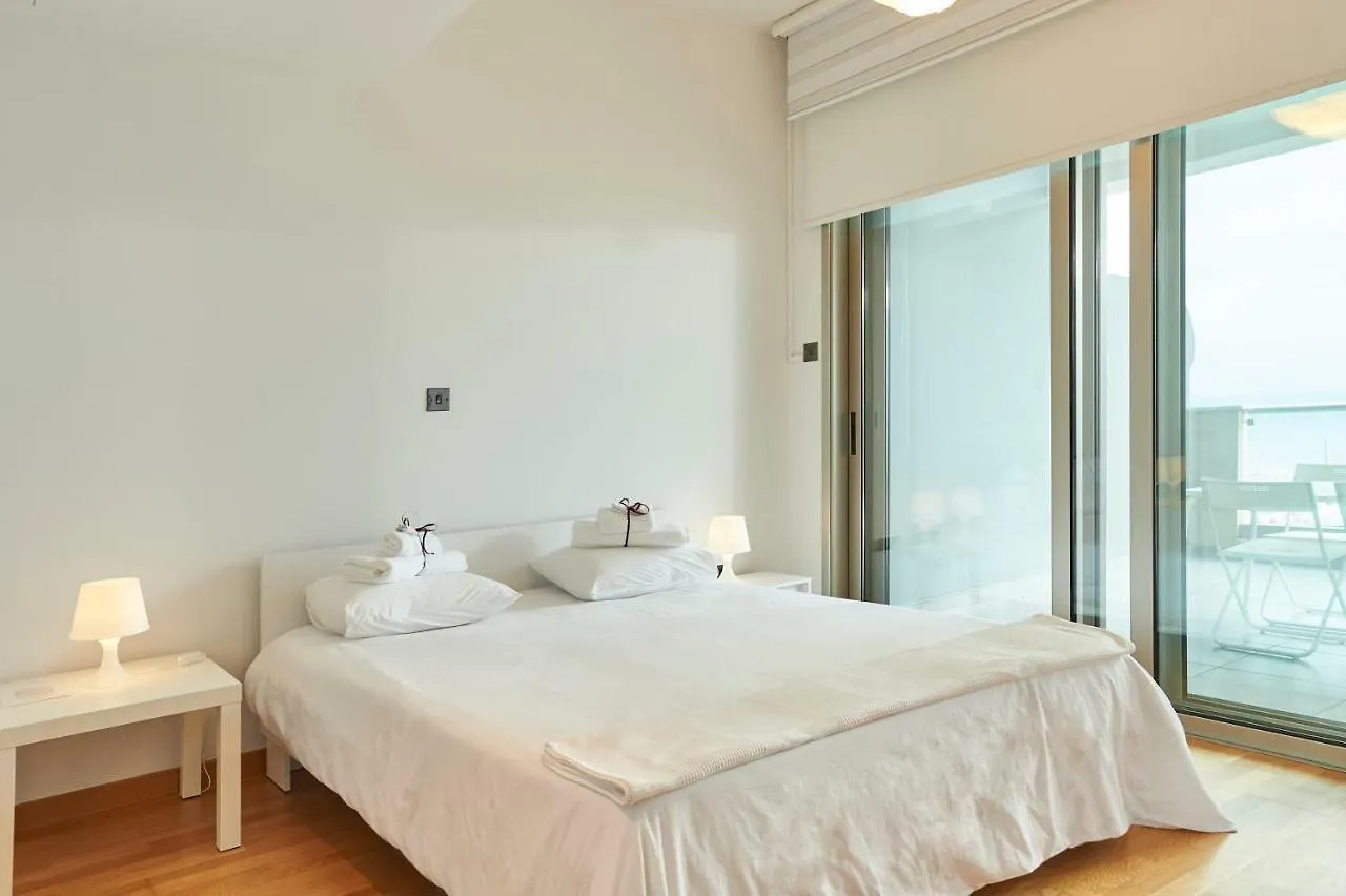 Finikoudes Luxury Apartments Larnaca 0*,